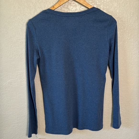Talbots Women's XS Blue V-Neck Top Long Sleeve 100% Cotton The Talbots Tee NWT - Picture 4 of 5